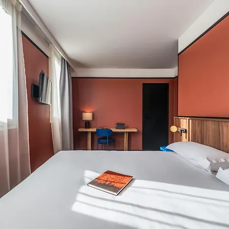 Le Lumiere 호텔 3*